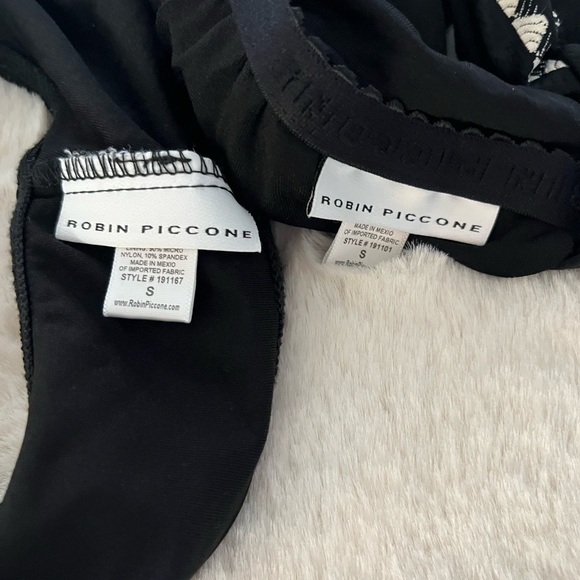 Robin Piccone bikini
Small - Picture 3 of 3